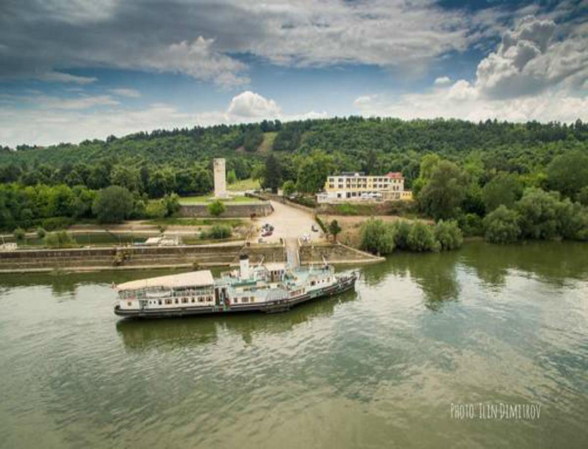 ホテル Хотелски Комплекс Радецки Град Козлодуй Kozloduy エクステリア 写真